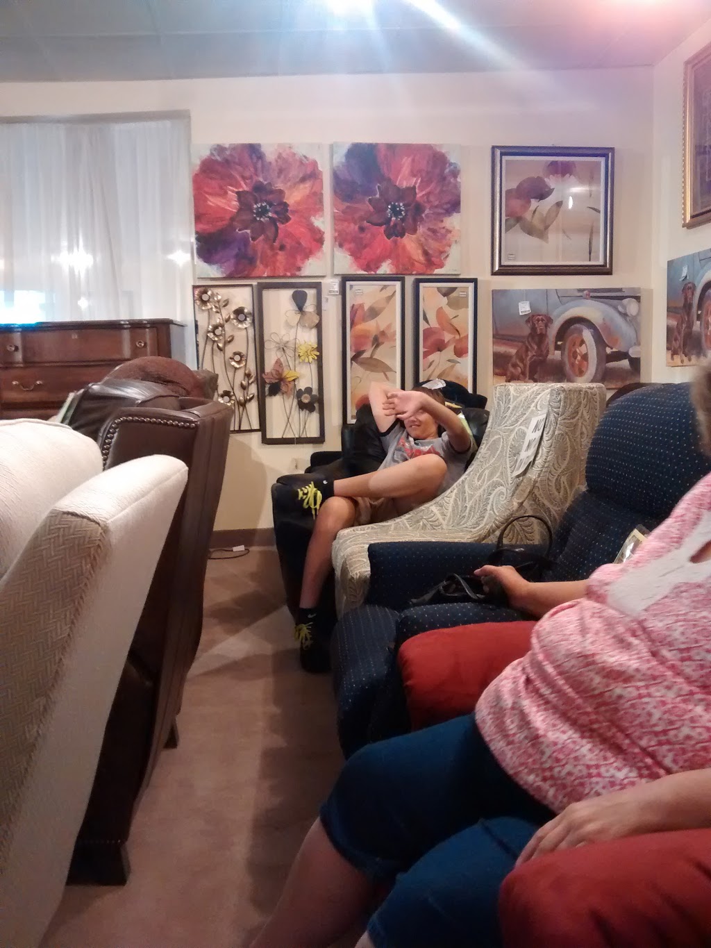 Mc Millin Furniture Inc | 1 S Main St, Yale, MI 48097, USA | Phone: (810) 387-2626