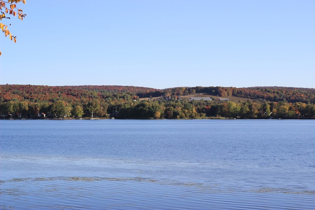 Domaine aux 2 acres, 3 lacs | 213 Rue Dusseault, Val-des-Sources, QC J1T 3M7, Canada | Phone: (819) 238-4800