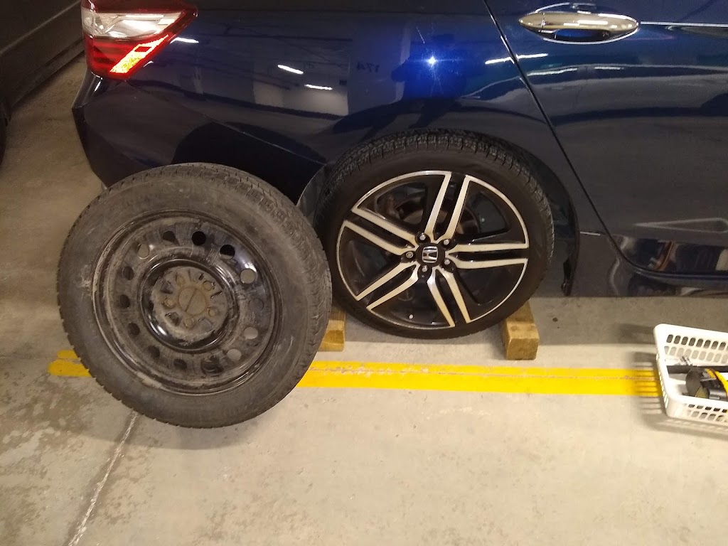Mobile Tire Change at Home | Eighth Line, Oakville, ON L6H 1N3, Canada | Phone: (289) 981-3565