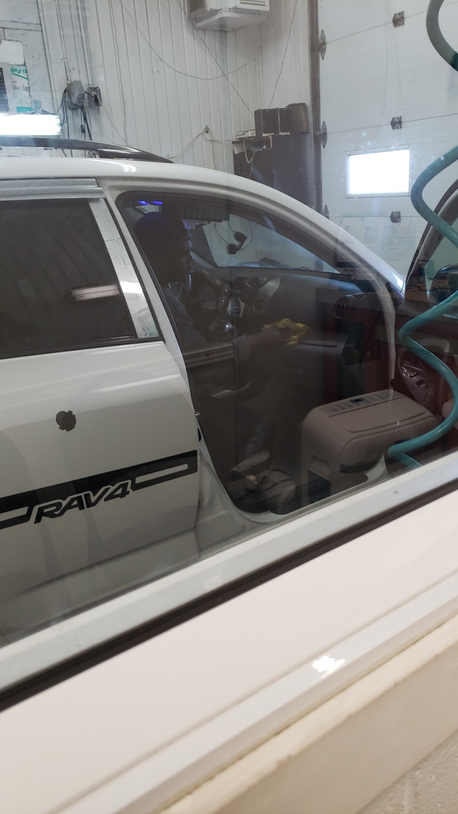 Lave-Auto 132 | 1825 Rue des Merisiers, Sainte-Catherine, QC J5C 1L4, Canada