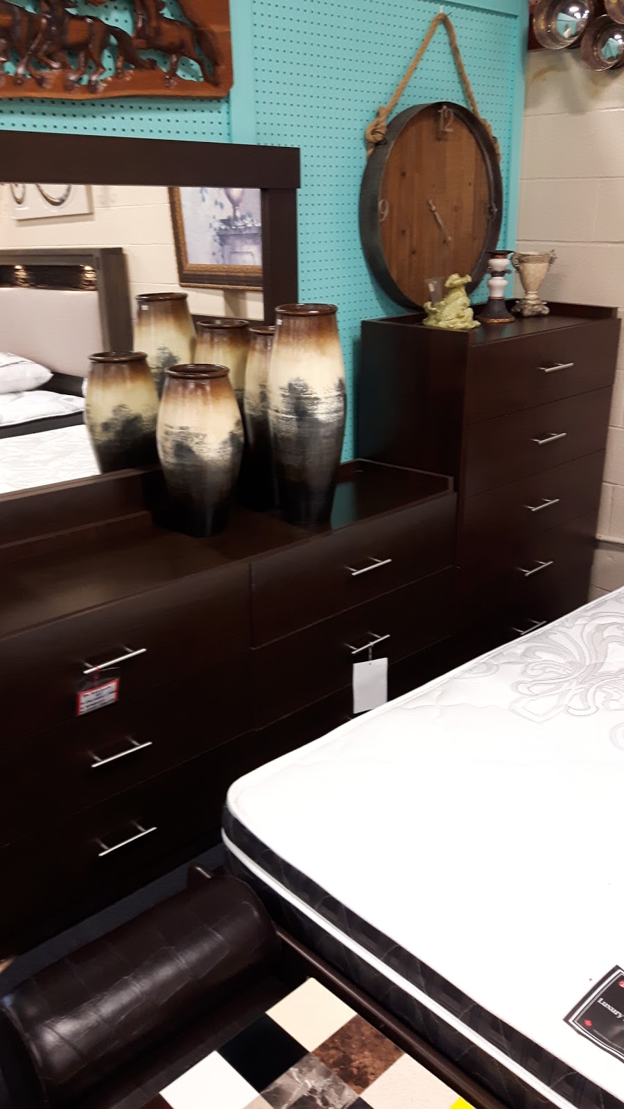 Furnishn Style | 1119 Kennedy Rd, Scarborough, ON M1P 2K8, Canada | Phone: (416) 750-0004