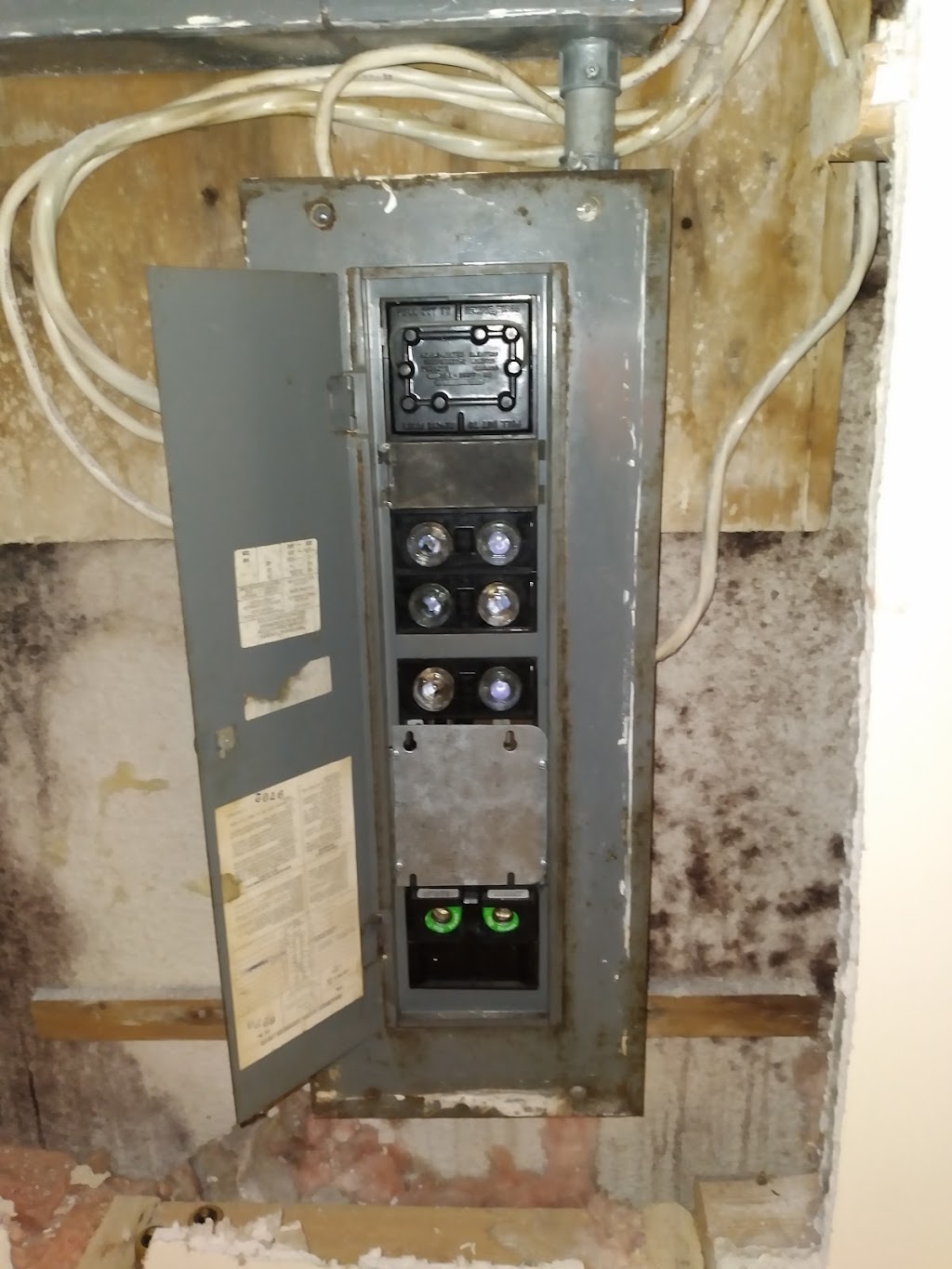 Rocha Electrical Services | Brampton, ON L6X 4K9, Canada | Phone: (416) 858-2941