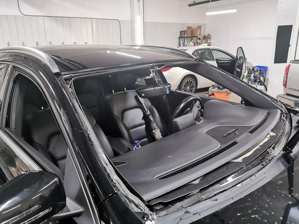 Auto World Ottawa | 1800 Bank St Unit 2B, Ottawa, ON K1V 0W3, Canada | Phone: (613) 212-0057
