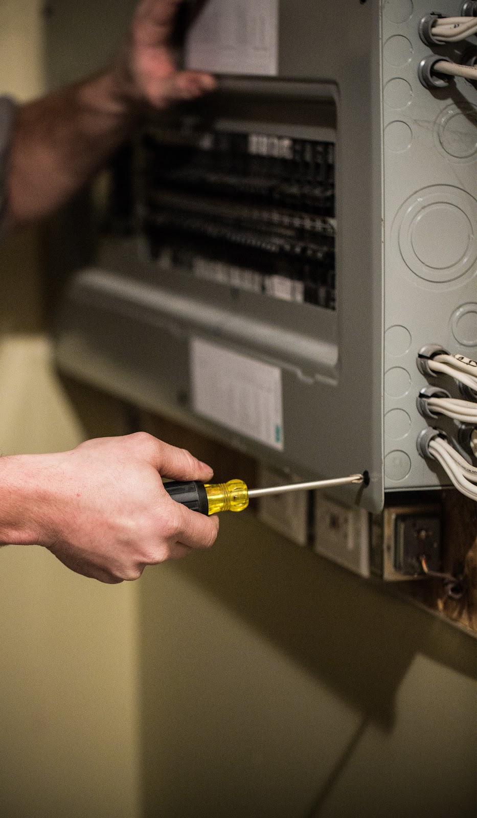 Kraun Electric Inc | 45 Wright St, St. Catharines, ON L2P 3J5, Canada | Phone: (905) 684-6895