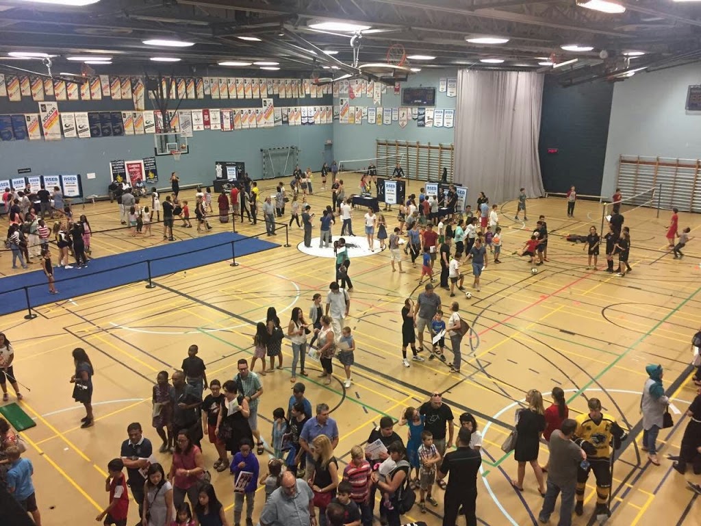 Collège Regina Assumpta | 1750 Rue Sauriol E, Montréal, QC H2C 1X4, Canada | Phone: (514) 382-4121