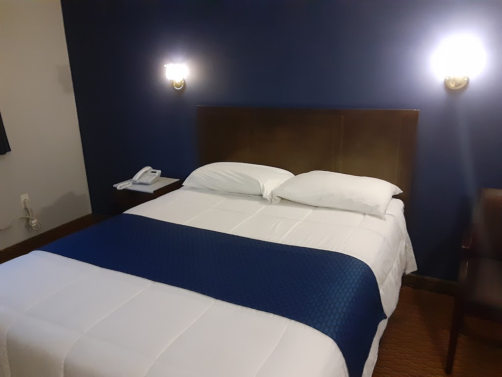 Travellers Motel & Restaurant | 740 9th Ave E, Owen Sound, ON N4K 3E5, Canada | Phone: (519) 376-2680