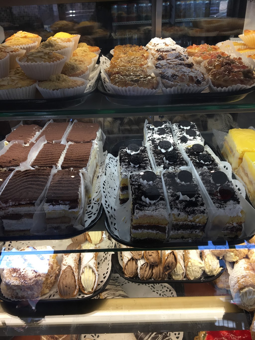 Paris Bakery | 654 Lansdowne Ave, Toronto, ON M6H 3Z5, Canada | Phone: (416) 532-9203