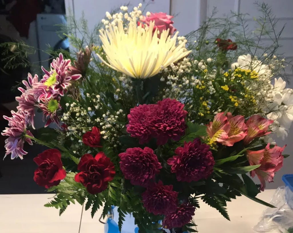 Fleuriste Escoumins | 7 Rue de la Croix, Les Escoumins, QC G0T 1K0, Canada | Phone: (418) 233-3226