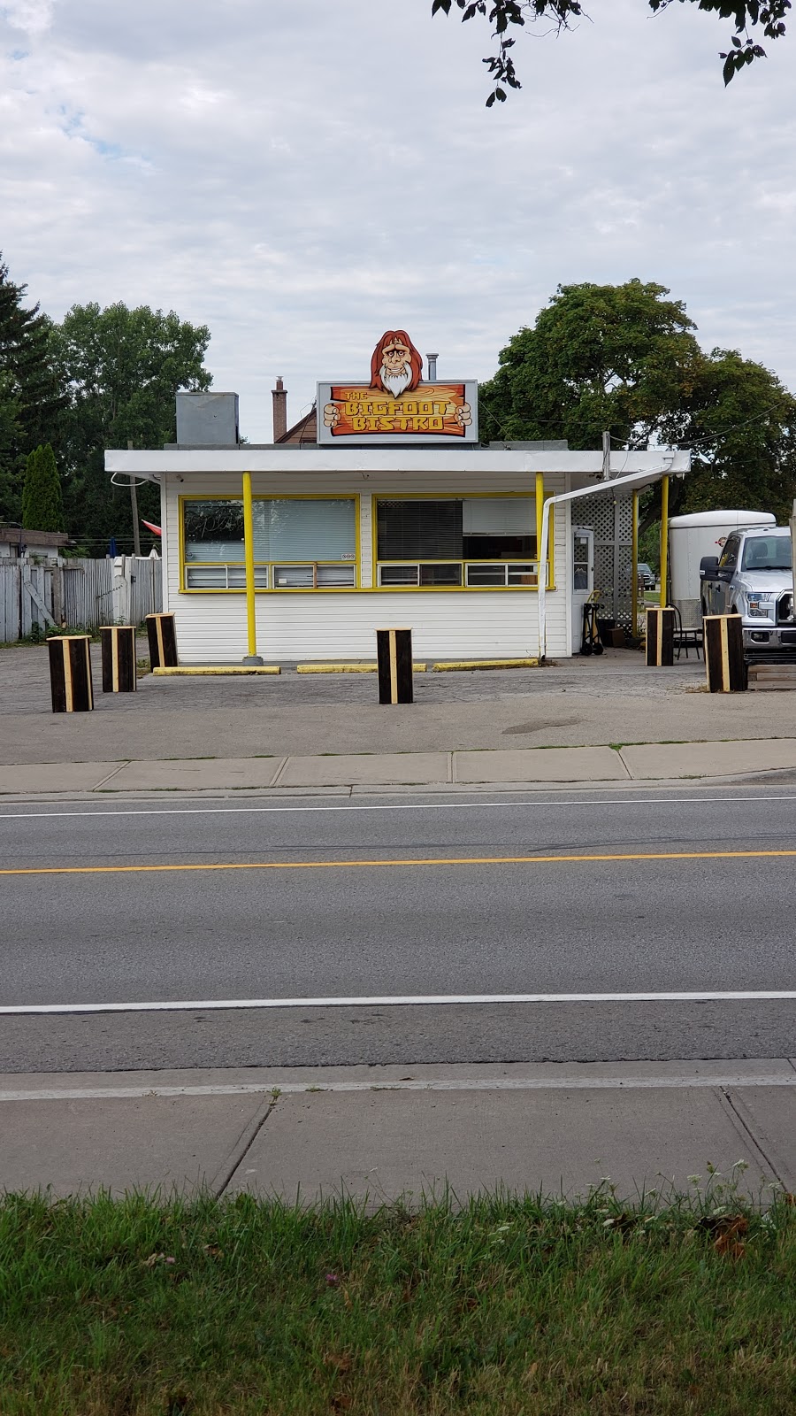 The Bigfoot Bistro | 6875 Drummond Rd, Niagara Falls, ON L2G 4P5, Canada | Phone: (905) 354-6885