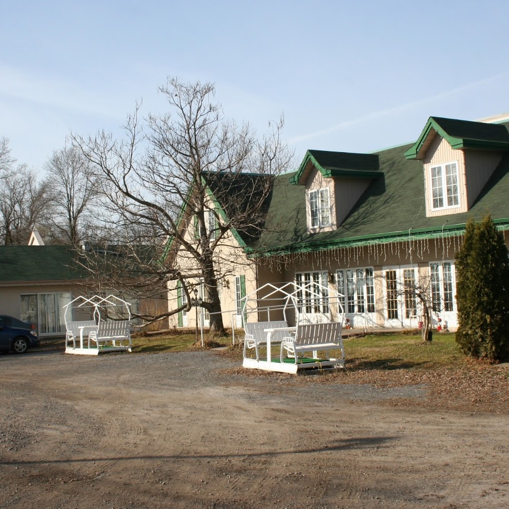 Auberge Des Aînés | 2185 Boulevard de lAnge Gardien N, LAssomption, QC J5W 6C7, Canada | Phone: (450) 588-7474