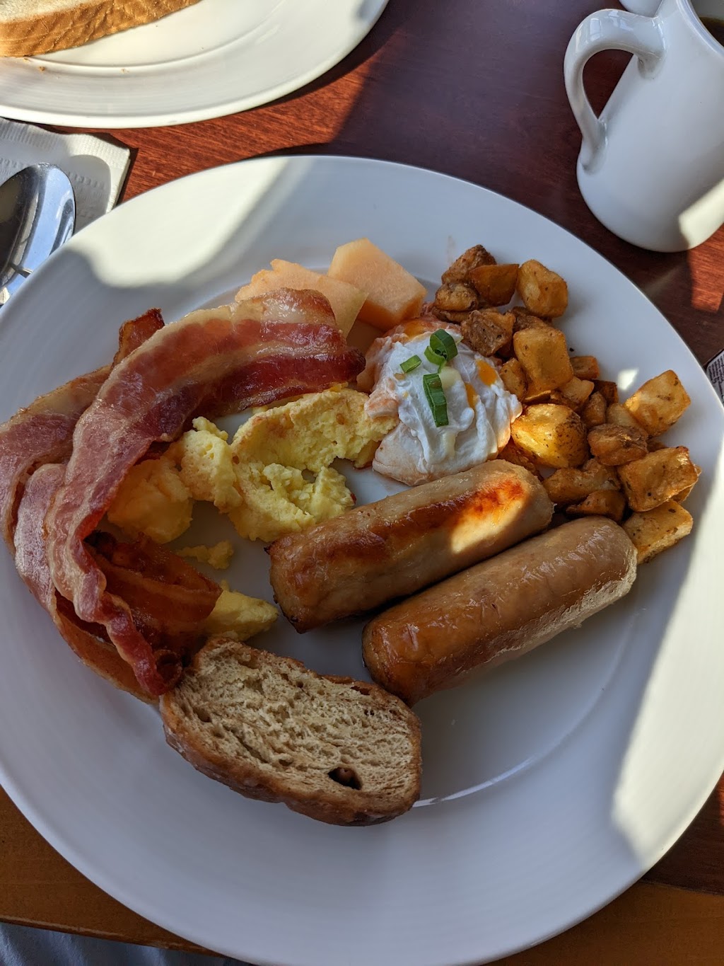 Windows Restaurant at Rocky Crest | 20 Barnwood Dr, MacTier, ON P0C 1H0, Canada | Phone: (800) 263-5763