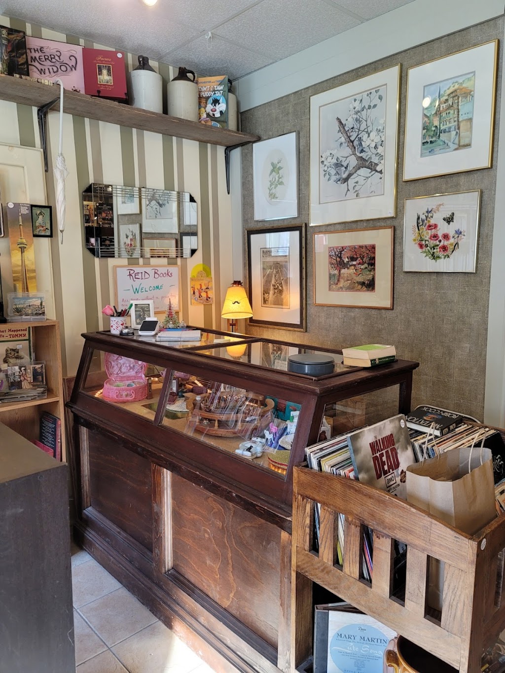 Reid Books | 307 Victoria St N, Tweed, ON K0K 3J0, Canada | Phone: (613) 743-9873