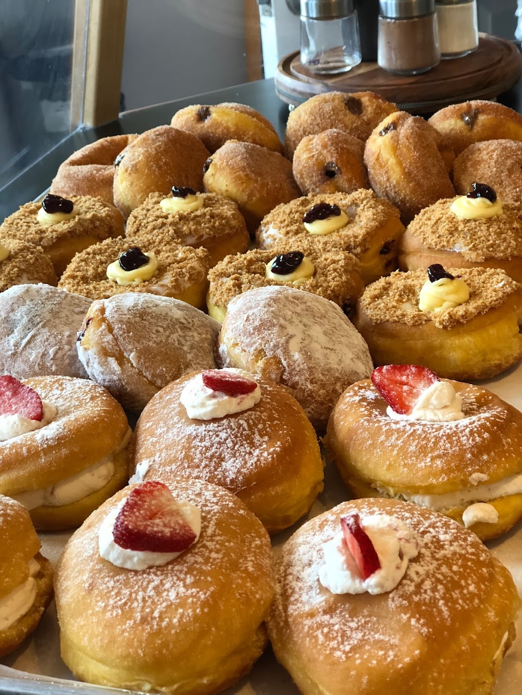 Mimis In Manotick | 1088 Bridge St, Manotick, ON K4M 1J2, Canada | Phone: (613) 692-9555