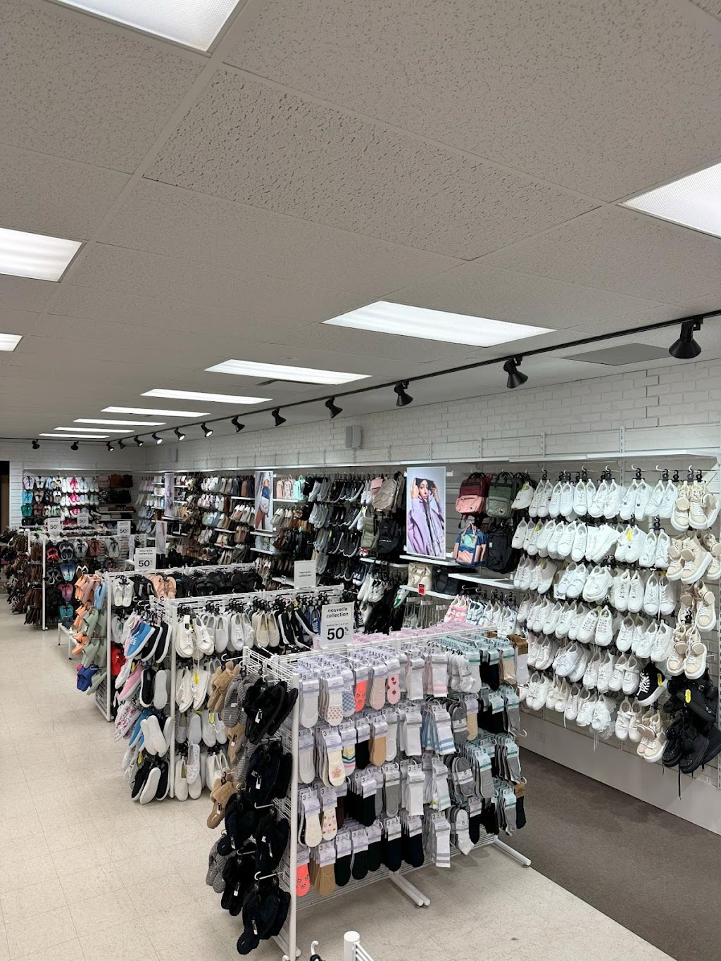 Ardene | 1221 Bd Marcotte #52, Roberval, QC G8H 3B8, Canada | Phone: (581) 536-0001