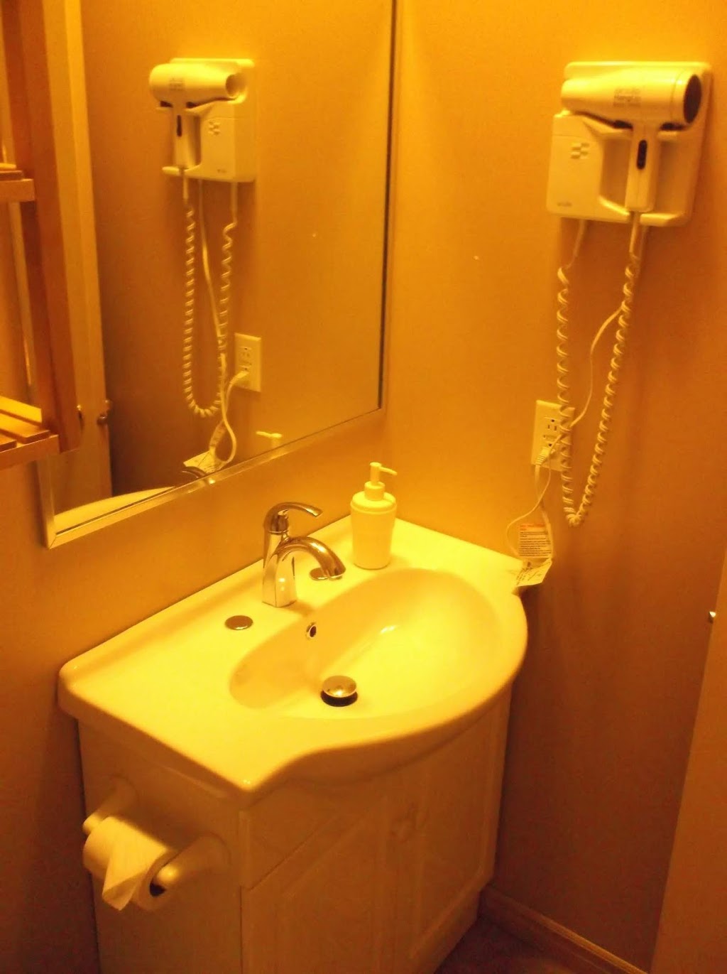 Motel le Phare | 745 Avenue Saint-Louis, Plessisville, QC G6L 2L9, Canada | Phone: (819) 362-1121