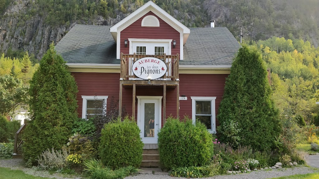 Auberge Les Deux Pignons | 115 Rue Dumas, Petit-Saguenay, QC G0V 1N0, Canada | Phone: (418) 272-3091