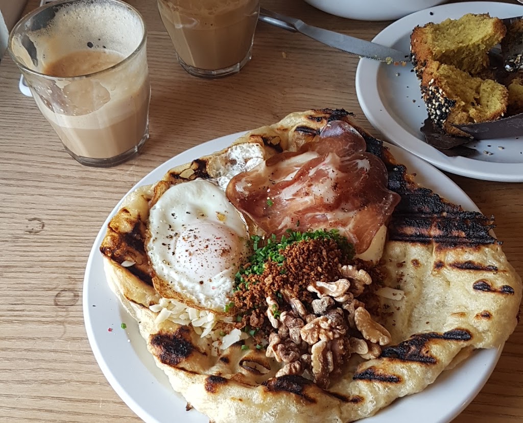 Café Bistro Merci la Vie | 2988 Boulevard du Curé-Labelle, Prévost, QC J0R 1T0, Canada | Phone: (450) 335-2525