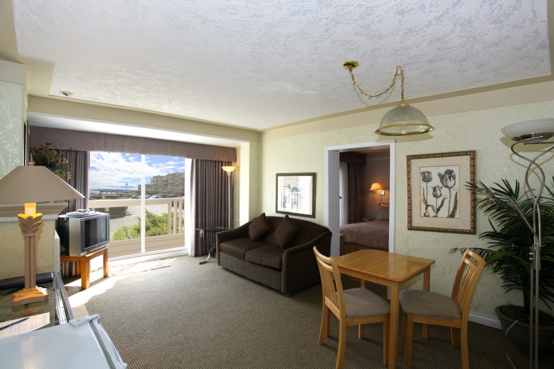 Sidney Waterfront Inn & Suites | 9775 1 St, Sidney, BC V8L 3E1, Canada | Phone: (250) 656-1131