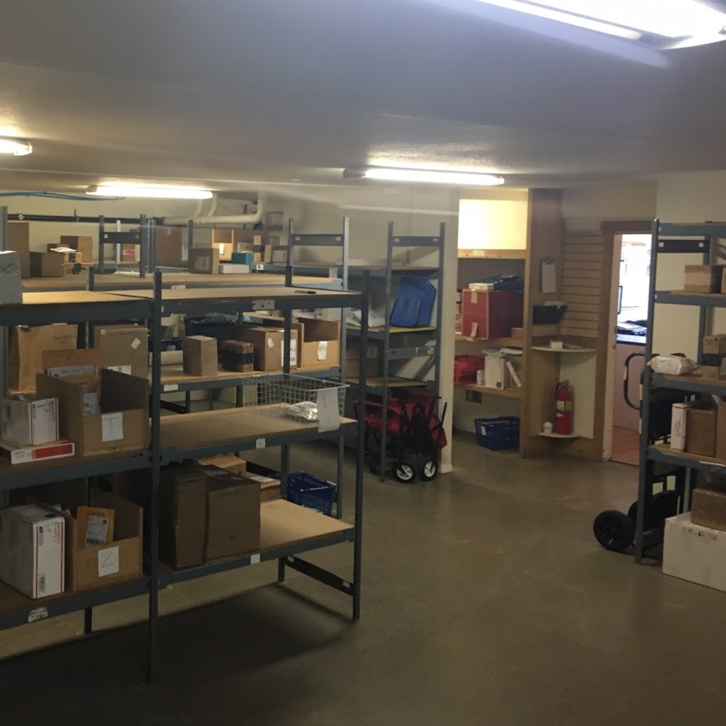 Point Roberts Parcel Service | 1480 Gulf Rd, Point Roberts, WA 98281, USA | Phone: (360) 945-4121