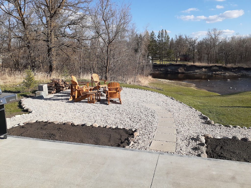 Riverfront Cottage Retreat | 2 Grapevine Lane, Roseau River, MB R0A 1P0, Canada | Phone: (204) 370-5153