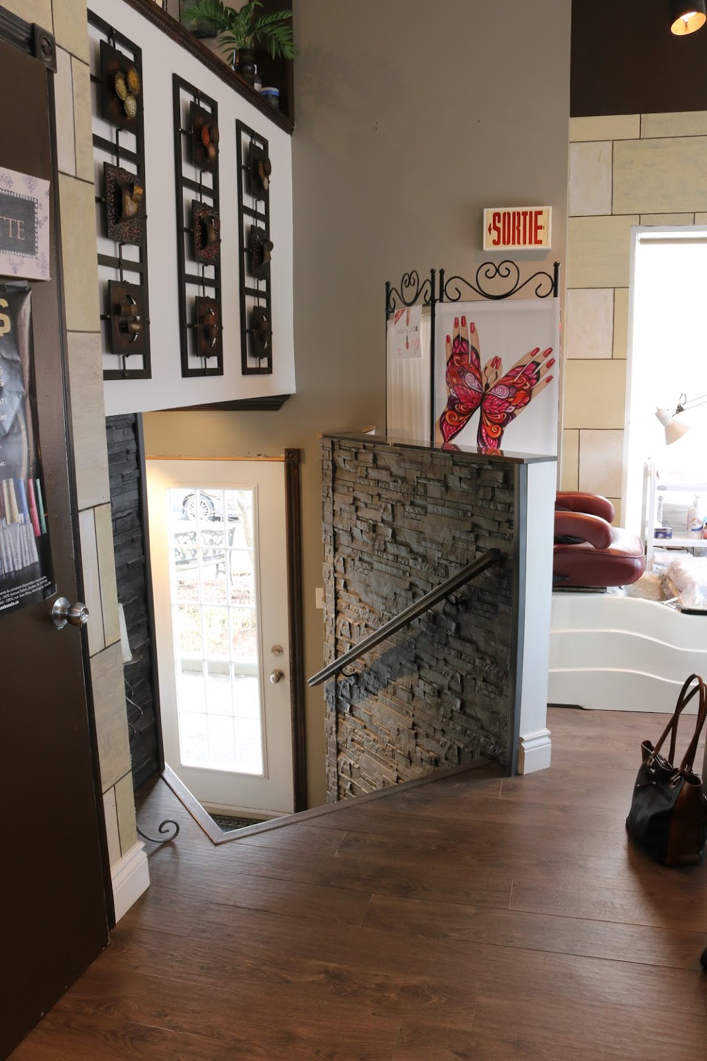 Le Must | 1275 Chemin de Saint-Jean, La Prairie, QC J5R 2L6, Canada | Phone: (450) 444-0450