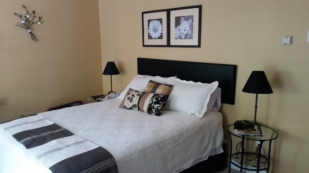 Wasaga Beach BnB | 15 44th St N, Wasaga Beach, ON L9Z 1Z2, Canada | Phone: (705) 606-0257