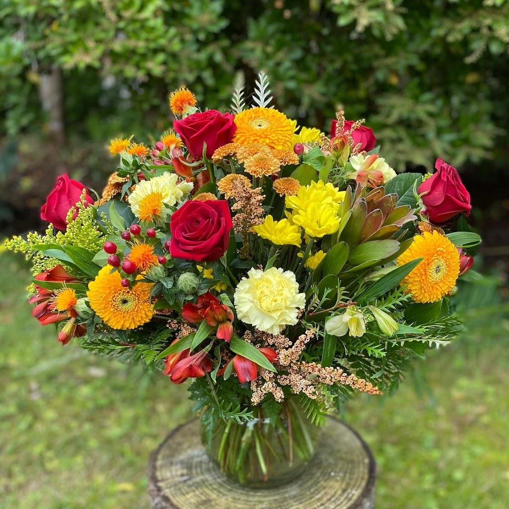 Comox Flower Pot | 2452 Clark Rd, Courtenay, BC V9J 1T1, Canada | Phone: (250) 339-2122