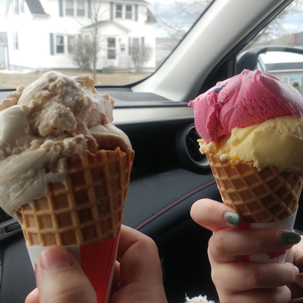 Mauries Mini-Putt & Ice Cream | 1196 Water St, Miramichi, NB E1N 1A2, Canada | Phone: (506) 424-7265