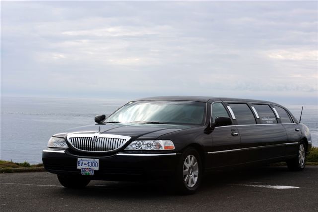 Arbutus Limousine | 1516 McRae Ave, Victoria, BC V8P 1G5, Canada | Phone: (250) 589-0000