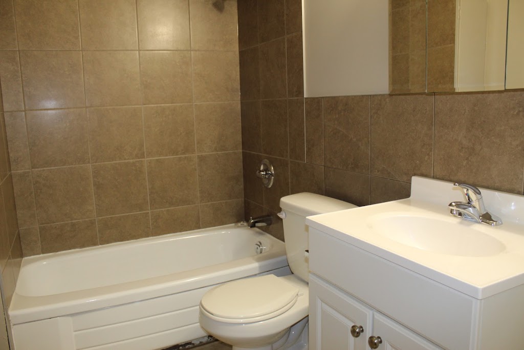 Hartford Apartments | 11819 106 St, Edmonton, AB T5G 2R3, Canada | Phone: (780) 242-8740