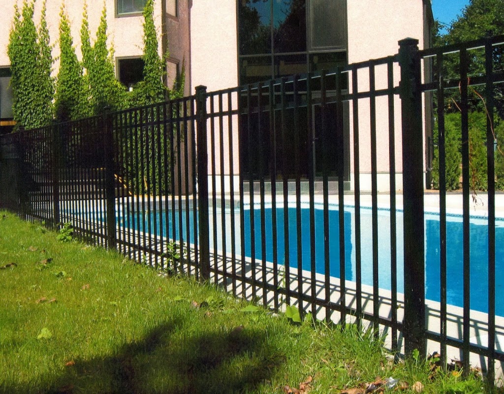 Clotures Eques | 2352 Rue Principale, Dunham, QC J0E 1M0, Canada | Phone: (450) 266-2460