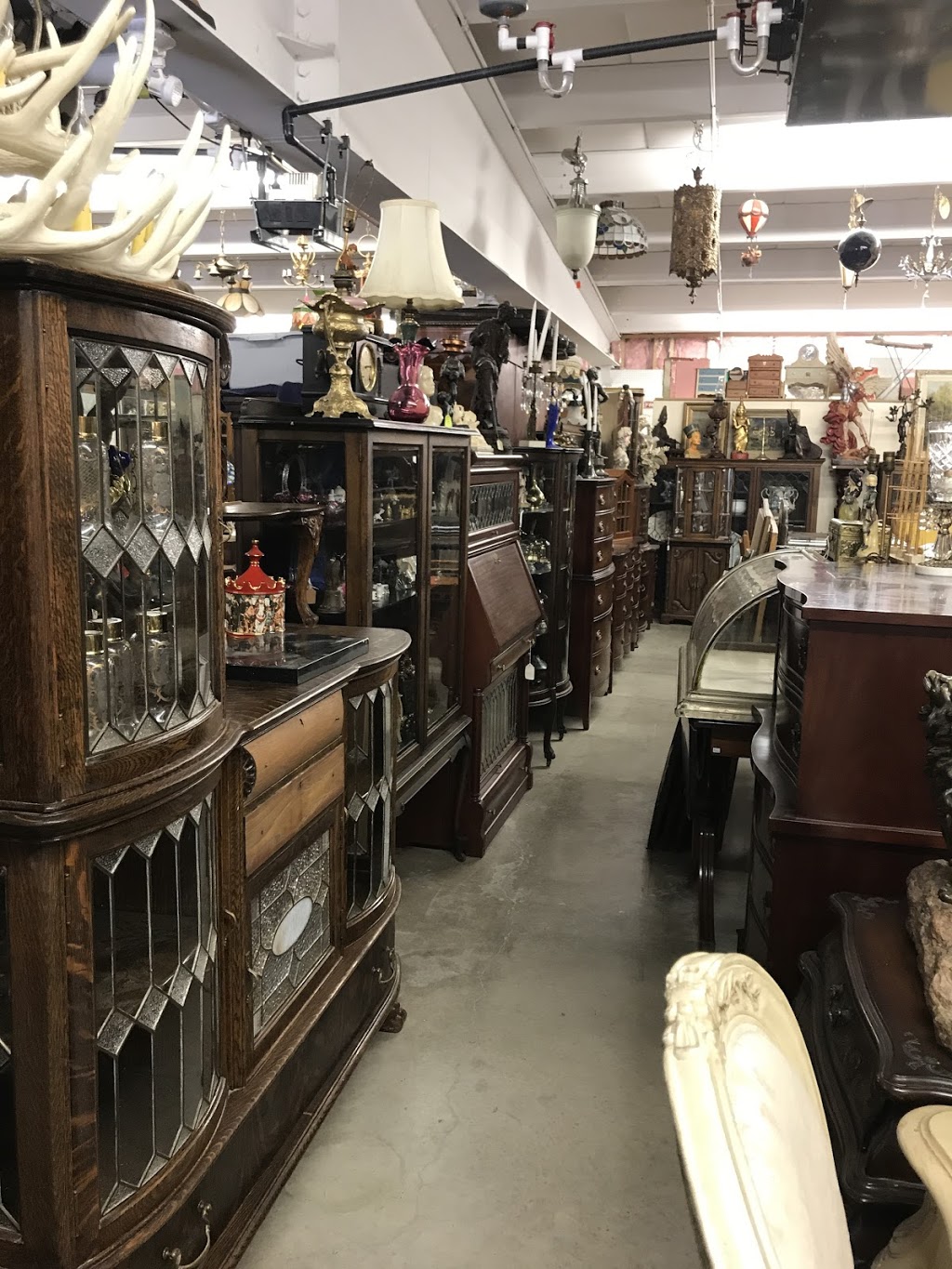 Clappison Corners Antiques - 845 Hwy 6 N, Hamilton, ON L8N 2Z7, Canada