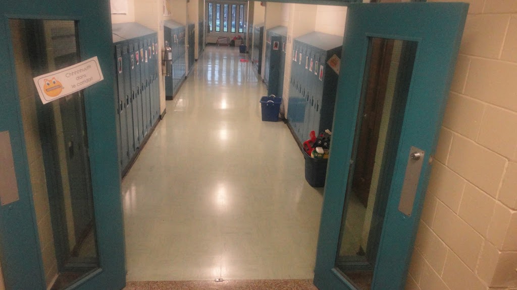 École Christ-Roi | 3000 DUMONT, Longueuil, QC J4L 3S9, Canada | Phone: (450) 674-7062