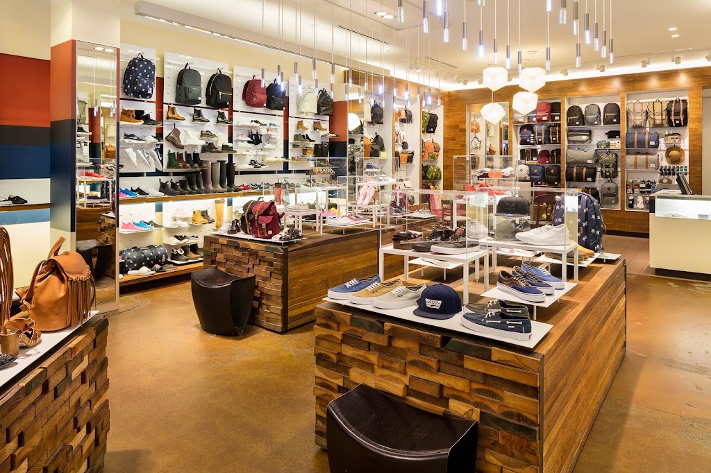Little Burgundy | 3625 Shaganappi Trail NW, Calgary, AB T3A 0E2, Canada | Phone: (403) 247-9162