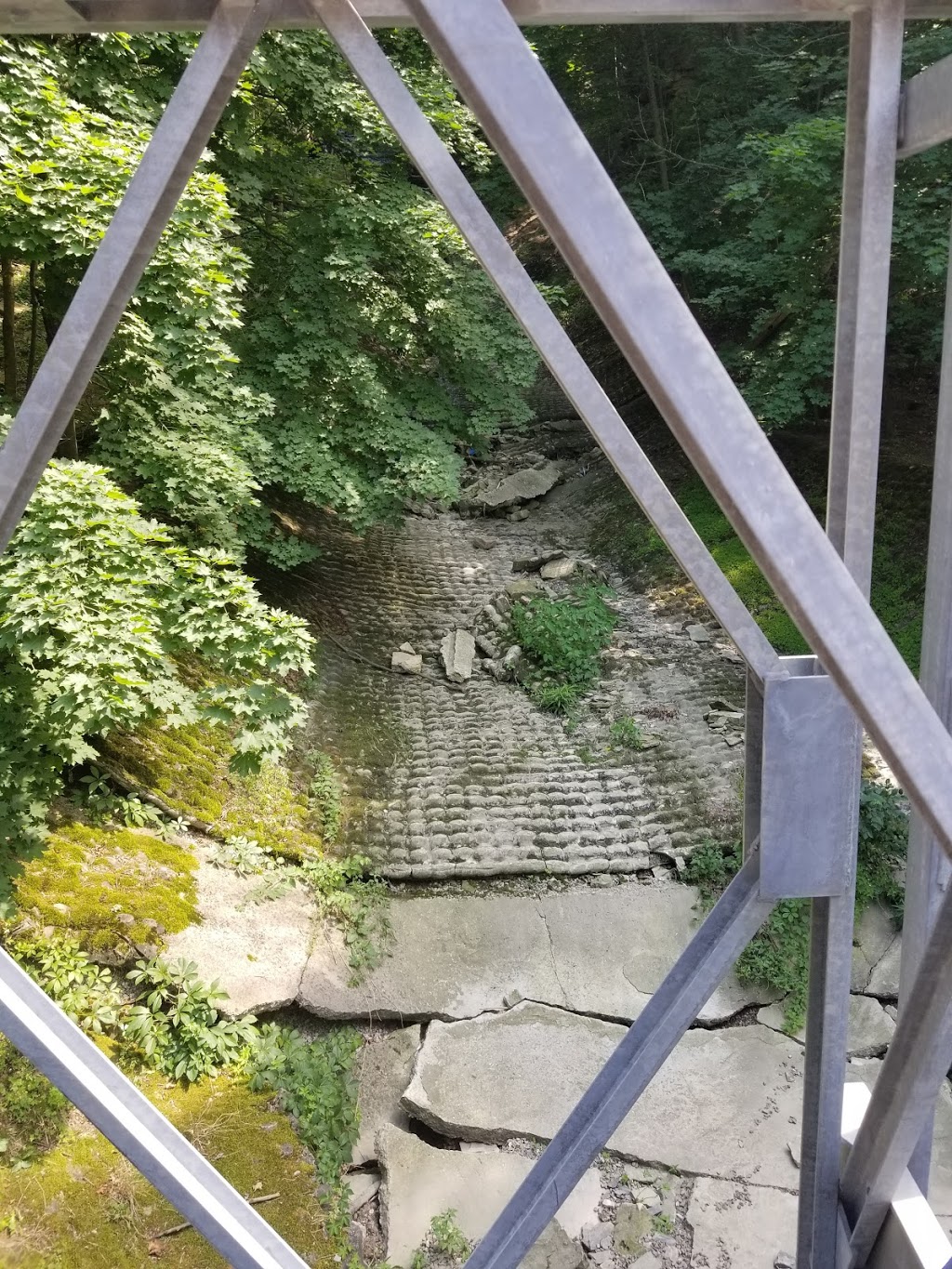 Mountview Waterfall | 985 Scenic Dr, Hamilton, ON L9C 1H7, Canada