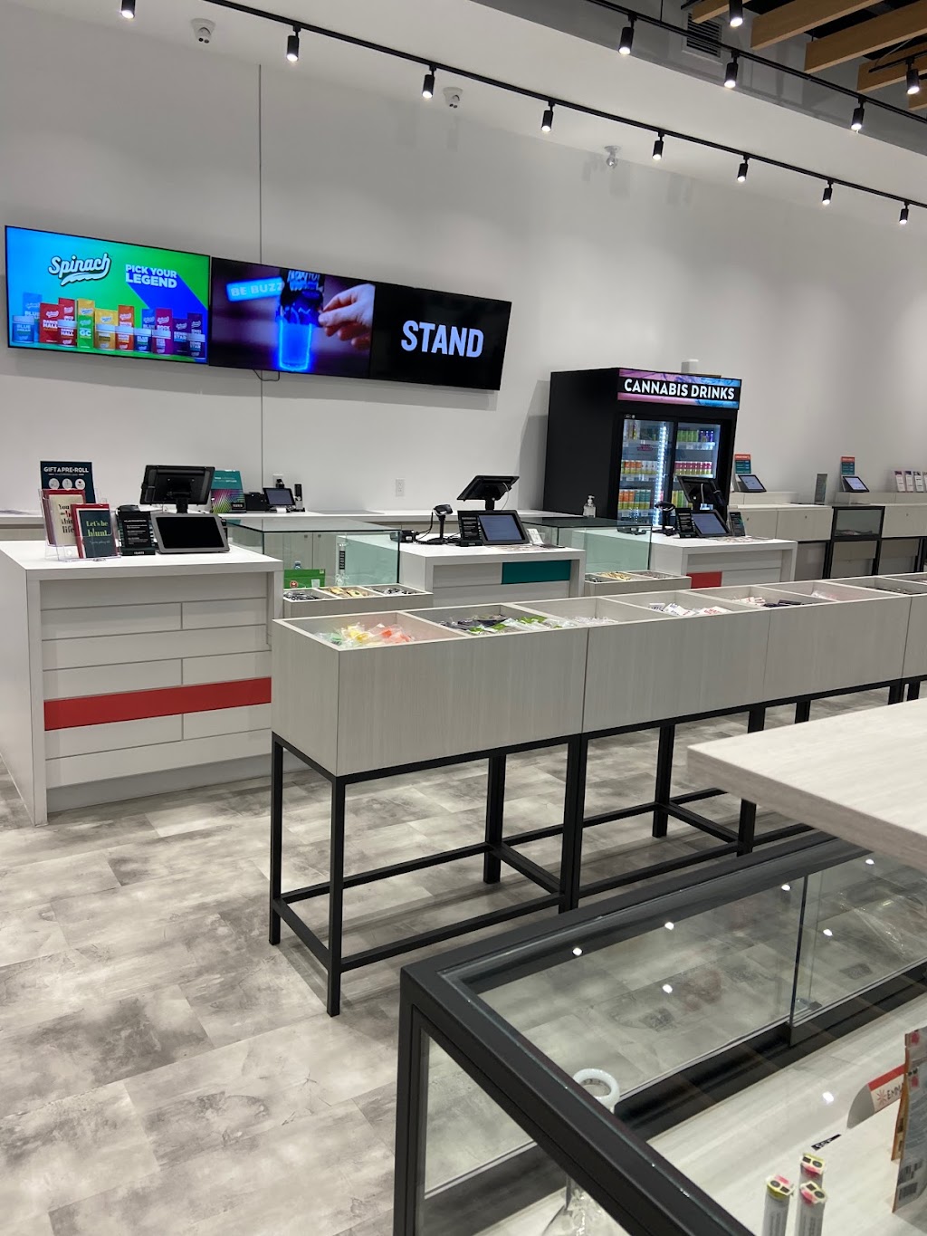 FOUR20 Kitchener | 123 Pioneer Dr, Kitchener, ON N2P 2A3, Canada | Phone: (519) 340-1562