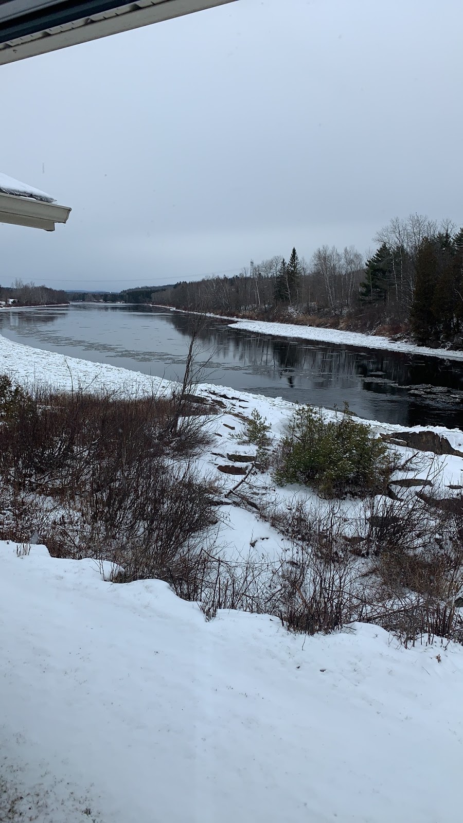 Domaine Manictou | 1003 rte 352, Saint-Adelphe, QC G0X 2G0, Canada | Phone: (450) 424-0203