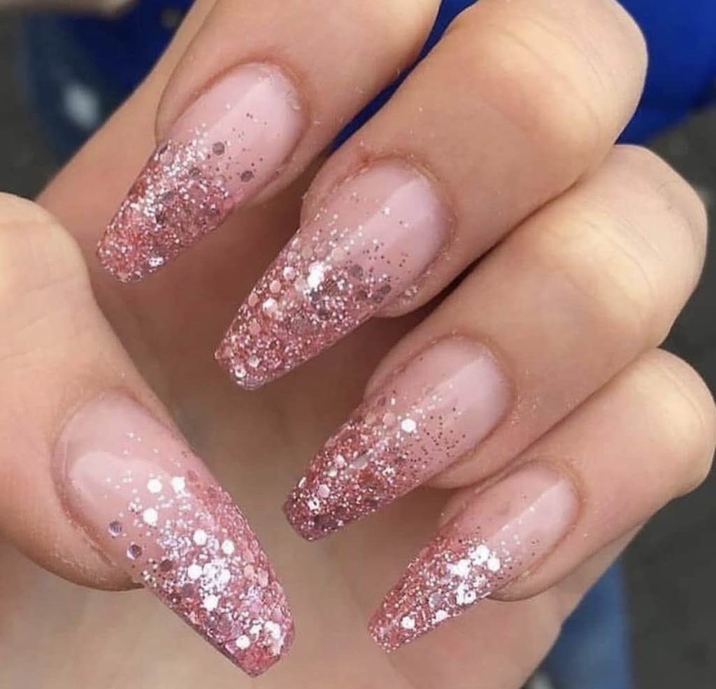 Raise a hand nails | 232 Main St, Bobcaygeon, ON K0M 1A0, Canada | Phone: (705) 344-9107
