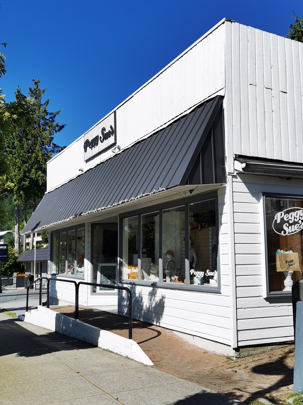 Peggy Sues At The Landing | 308 Gower Point Rd, Gibsons, BC V0N 1V0, Canada | Phone: (604) 886-3818