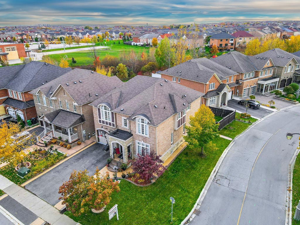 JPG Media - Real Estate Photography and Virtual Tours | 209 Mountainberry Rd, Brampton, ON L6R 1W3, Canada | Phone: (647) 986-5810