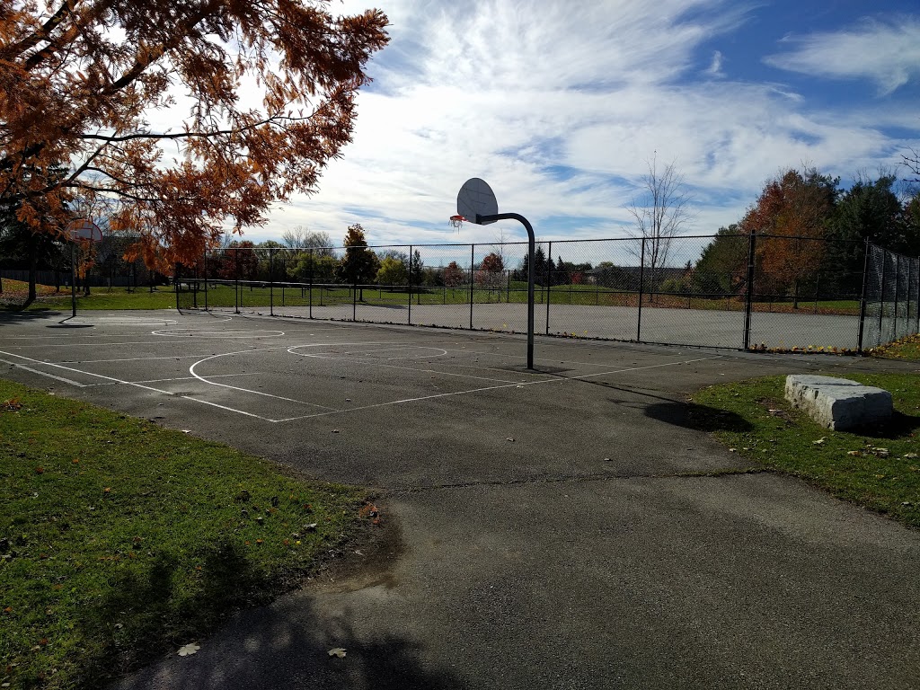 Mount Carmel Park | 7806 Mt Carmel Blvd, Niagara Falls, ON L2H 2Y2, Canada | Phone: (905) 356-7521