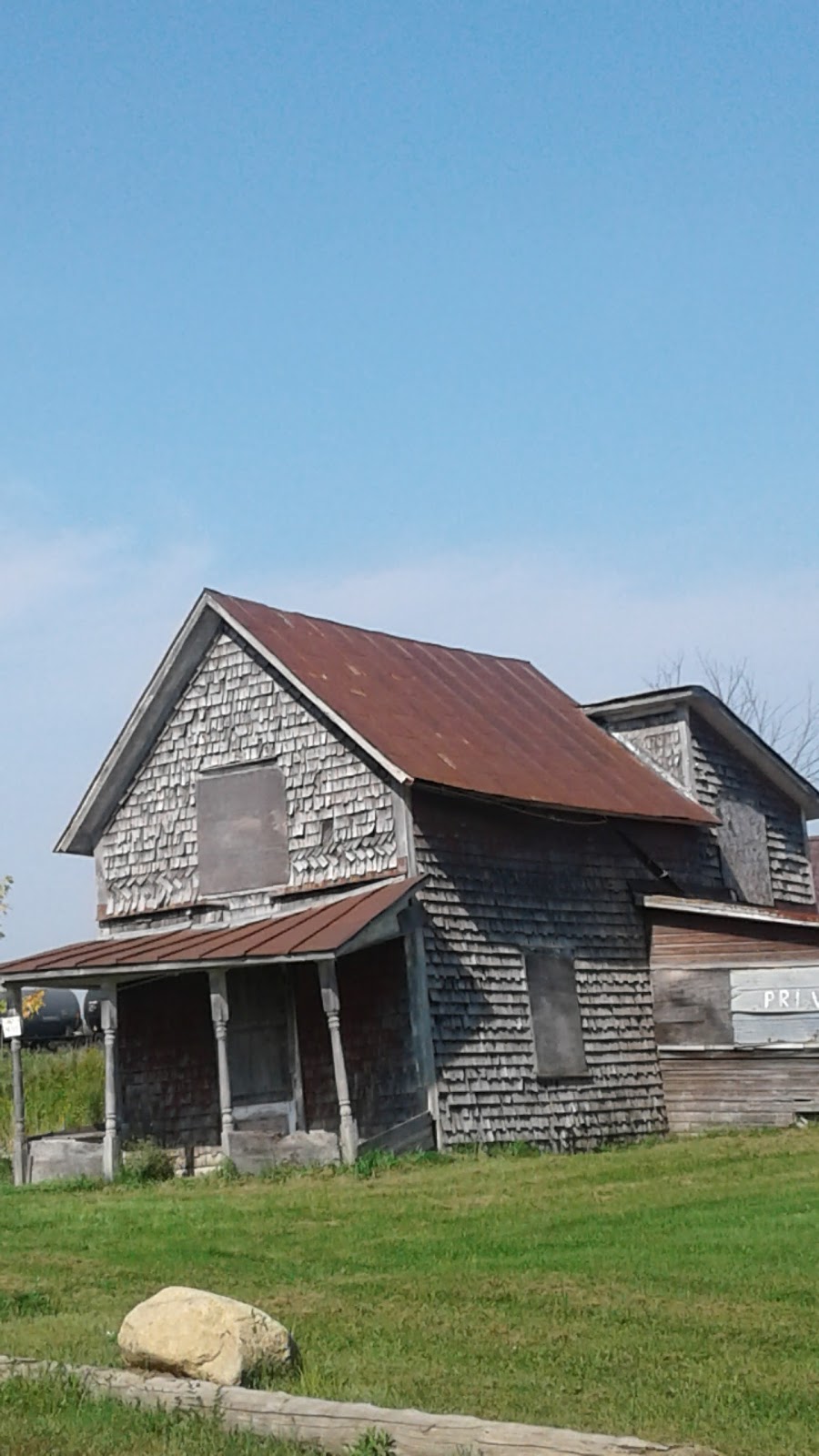 Cantine Lolo | 223 Rue de Lacolle, Lacolle, QC J0J 1J0, Canada | Phone: (450) 246-3598