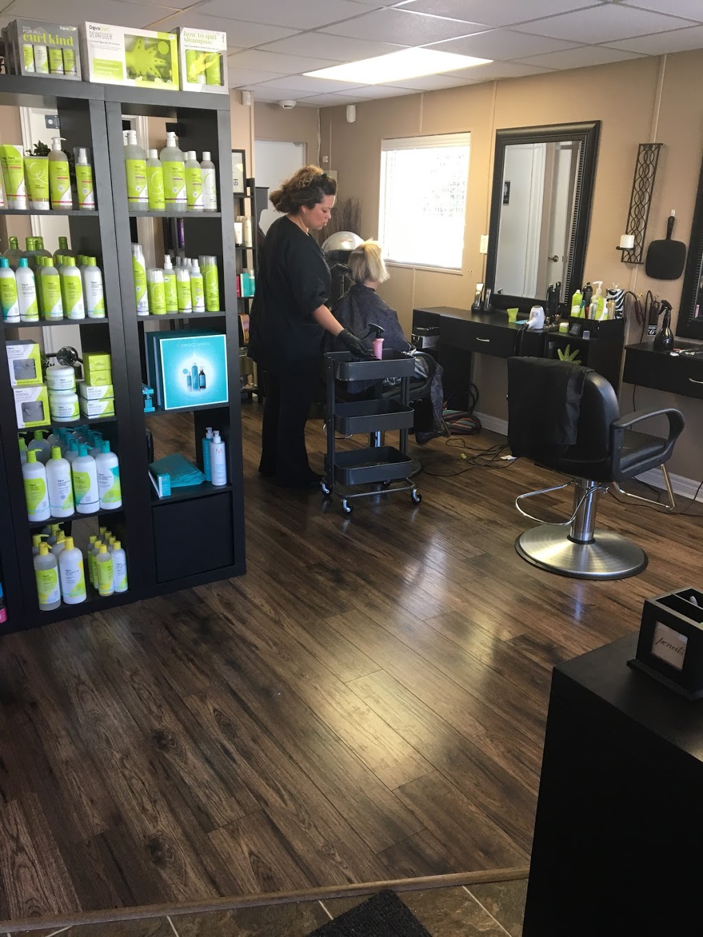 Carmens Hairstyling | 36 Charing Cross St, Brantford, ON N3R 5J9, Canada | Phone: (519) 757-7862