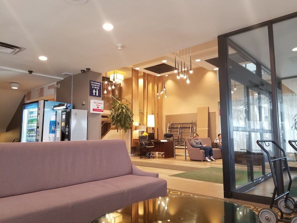 Holiday Inn Toronto Airport East | 600 Dixon Rd, Etobicoke, ON M9W 1J1, Canada | Phone: (416) 240-7511