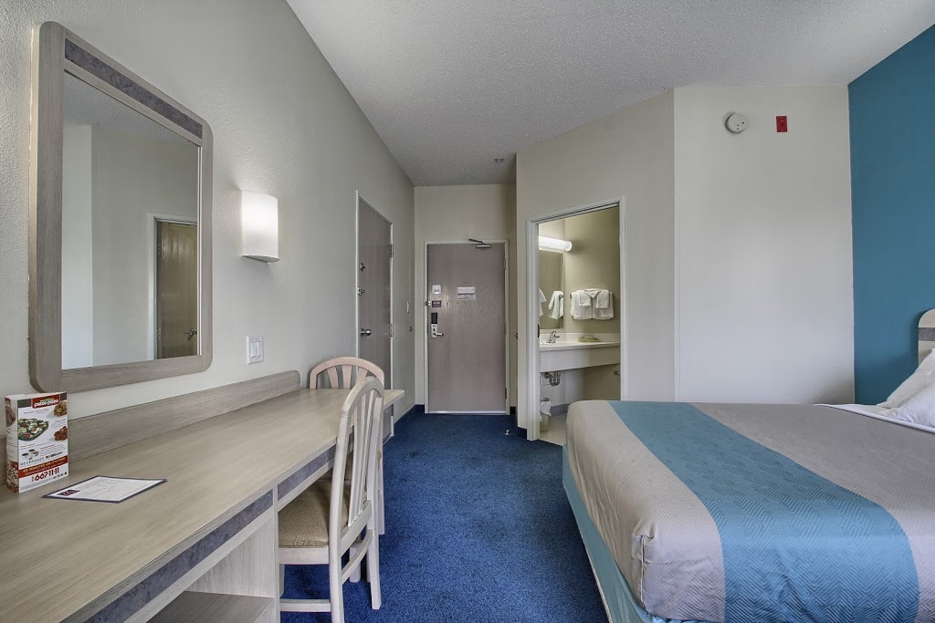 Motel 6 London Ontario | 810 Exeter Rd, London, ON N6E 1L5, Canada | Phone: (519) 680-0900
