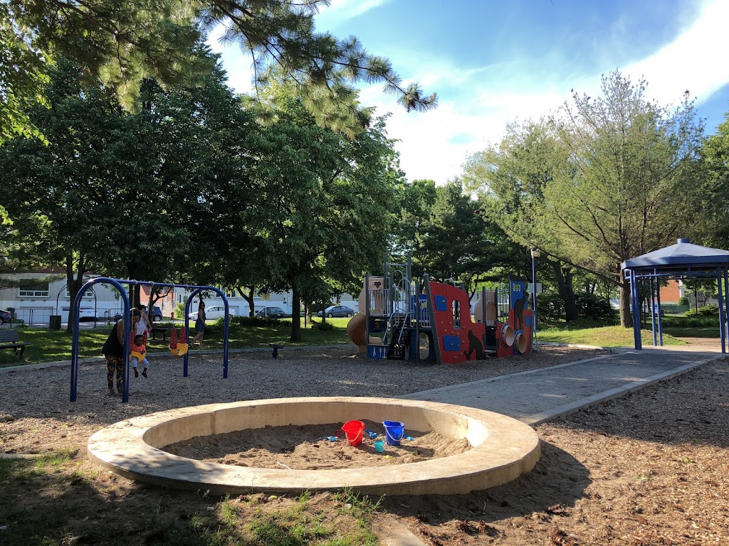 Parc Christophe-Colomb | Rue Réjane, LaSalle, QC H8N 3C4, Canada | Phone: (514) 872-0311