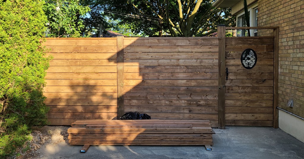 The fence builder | 1983 Hindhead Rd, Mississauga, ON L5J 1N8, Canada | Phone: (647) 991-7322