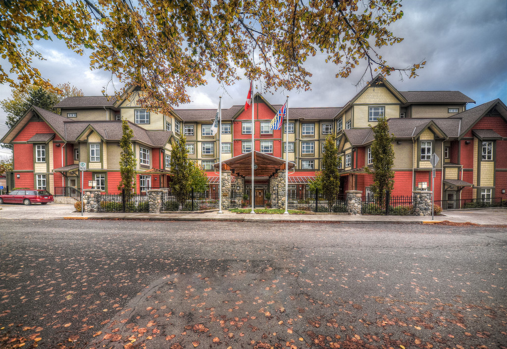 Shannon Oaks-Oak Bay | 2000 Goldsmith St, Victoria, BC V8R 0A2, Canada | Phone: (250) 595-6257
