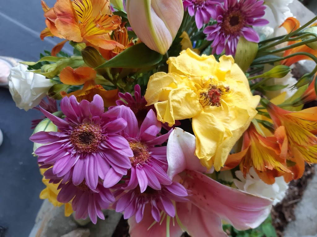 Broadmead Flower Shop | 2672 Shelbourne St, Victoria, BC V8R 4L9, Canada | Phone: (250) 658-4846