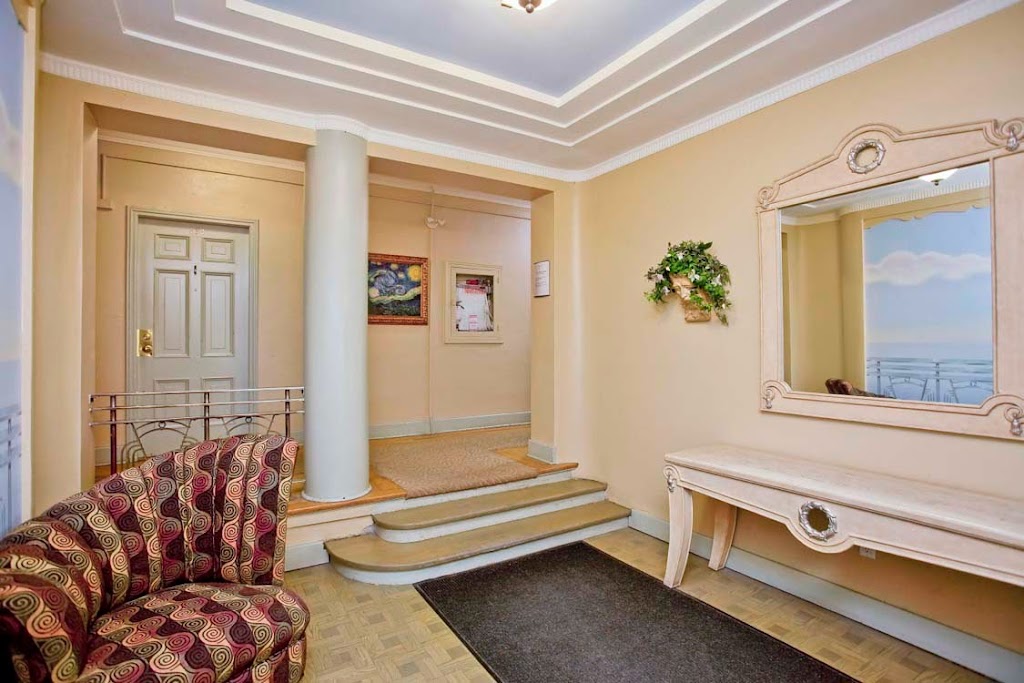 Chatsworth Apartments | 2928 Yonge St, Toronto, ON M4R 2K2, Canada | Phone: (416) 932-8170